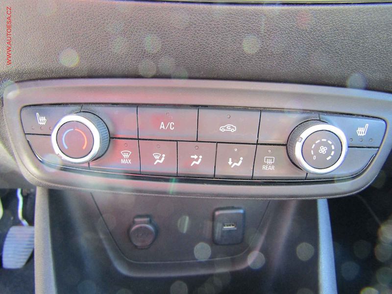 Opel Crossland X (2020) 1.2i, AC, výhřev sed - fotka 13 z 17