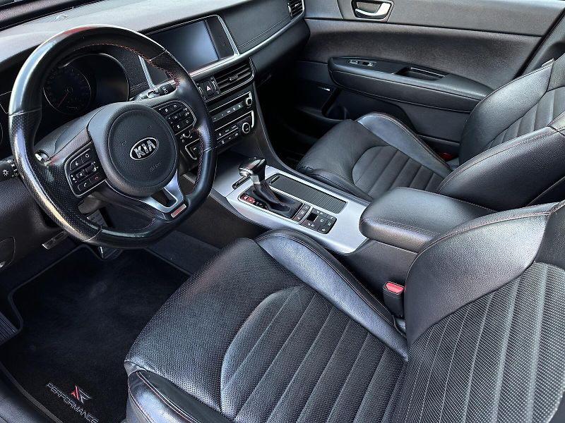 Kia Optima GT 2.0TGDi H-Matic Sportswagon - fotka 16 z 56