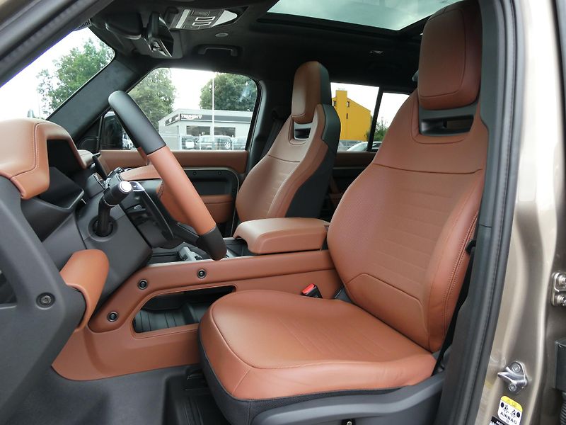 Land Rover Defender 110 4,4 OCTA P635 - fotka 9 z 48