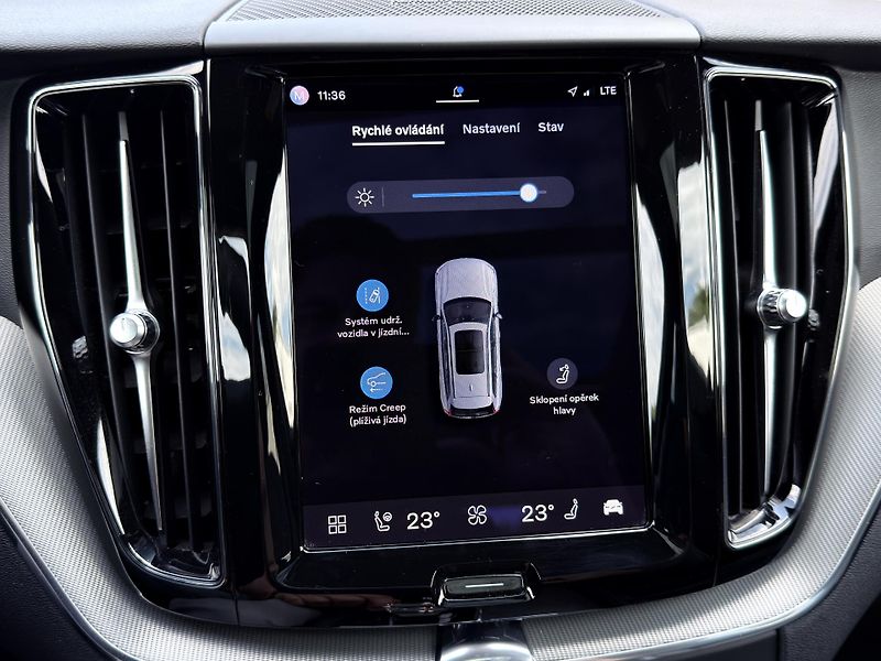 Volvo XC60 T8 AWD RECH.+sada zimních kol  - fotka 32 z 51