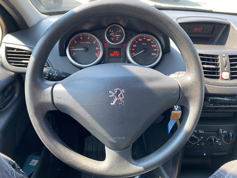 Peugeot 207 (2008) 1.4, Klimatizace - fotka 16 z 19