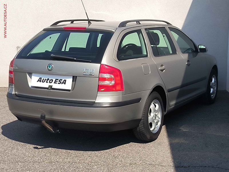 Škoda Octavia (2008) 1.6 MPi, Ambiente, TZ, +kola - fotka 4 z 15