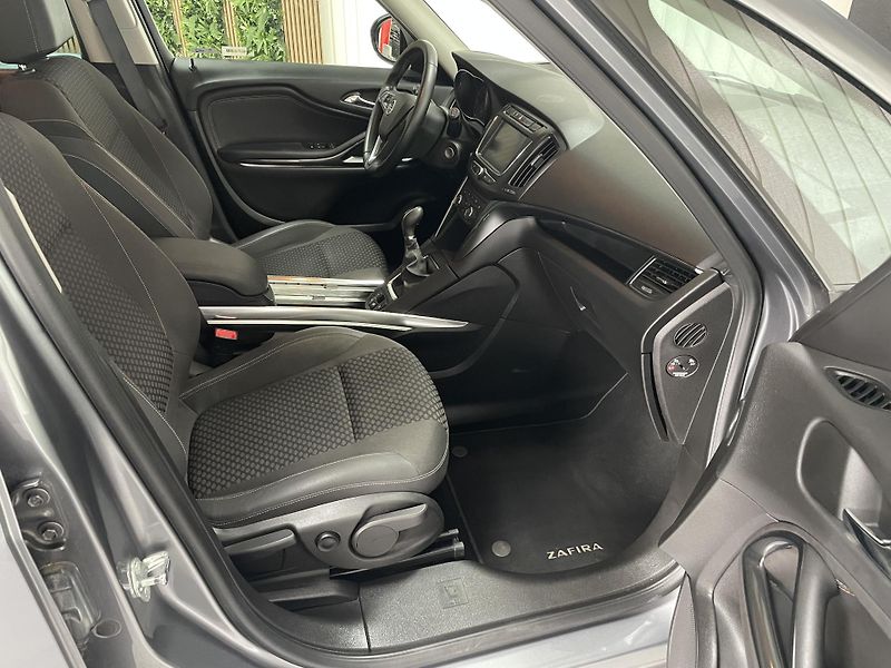 Opel Zafira 1.6 CDTi ČR 1.MAJ. TOP !! - fotka 14 z 26