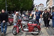 Nablýskané historické vozidla a motorky obsadily v neděli 19. května centrum Prostějova. 19.5. 2024