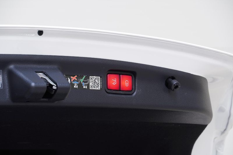 Mercedes-Benz Třídy C C300 4M,HUD,DPH,AMG,PANO,ZÁRUK - fotka 11 z 37