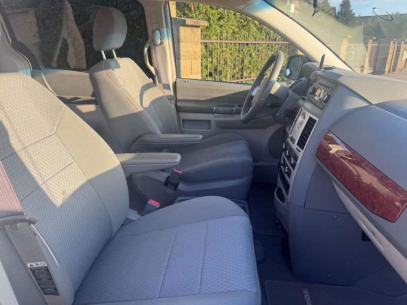 Chrysler Town & Country (2009) 3,3 V6 RT 2009 - fotka 11 z 19