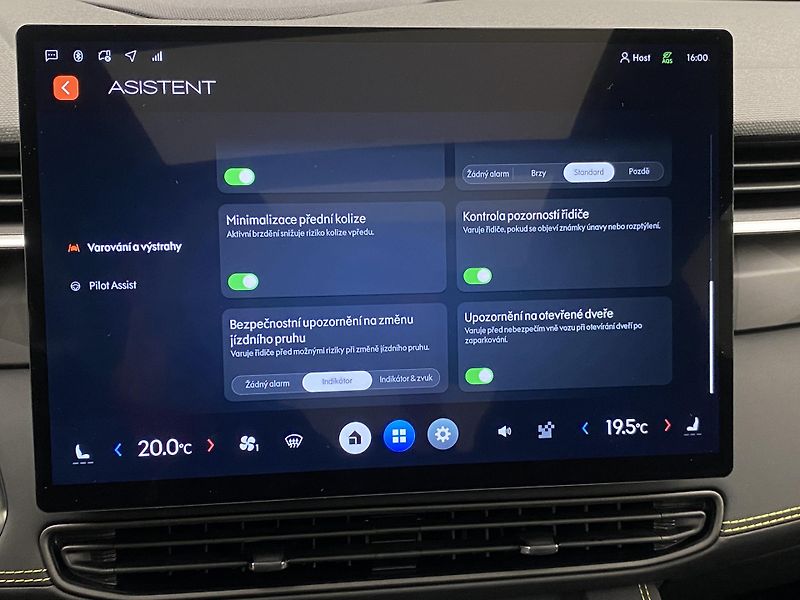 Lynk & Co 01 (2025) 01 MORE PHEV - fotka 35 z 50