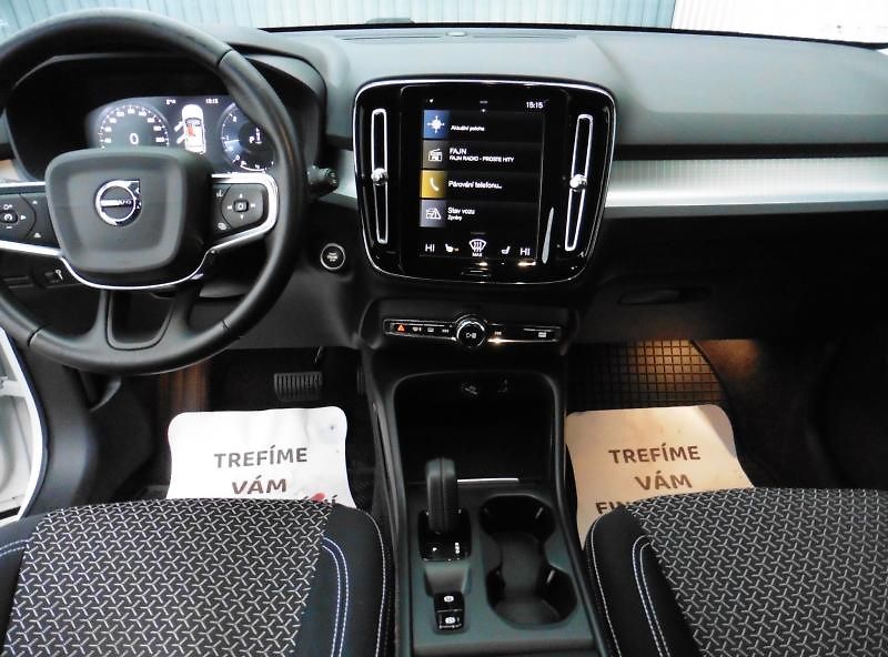 Volvo XC40 2,0 D3 Momentum PRO AWD A/T - fotka 12 z 15