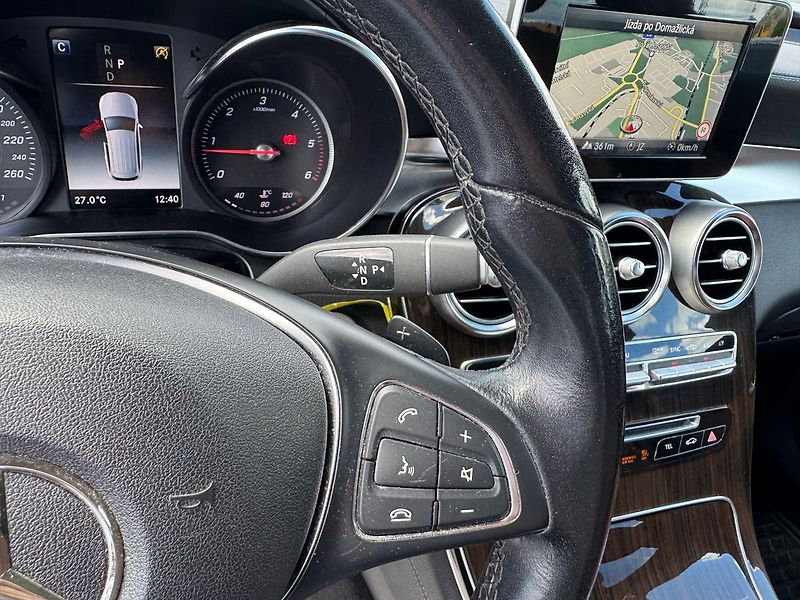 Mercedes-Benz GLC 220d 4MATIC - fotka 20 z 21