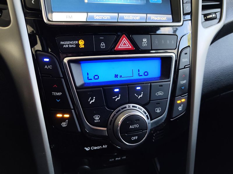 Hyundai i30 (2014) 1.6GDi 99kW Premium - fotka 19 z 23