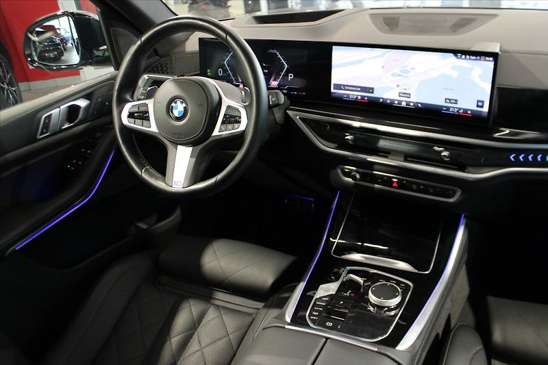 BMW X5 xDrive30d M Sport Pro DAProf/3 - fotka 16 z 34