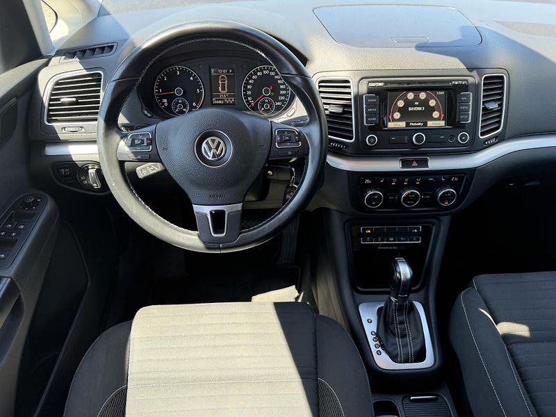 Volkswagen Sharan (2015) 2.0TDI 103kW DSG 7M EL. DVĚŘE - fotka 22 z 41