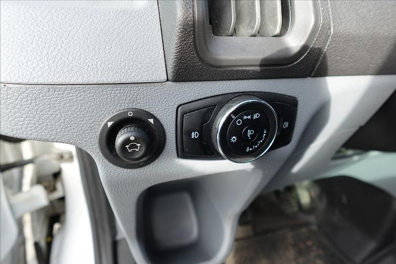Ford Transit 2,0 TDCi  L3H2 9MÍST KLIMA SER - fotka 24 z 39