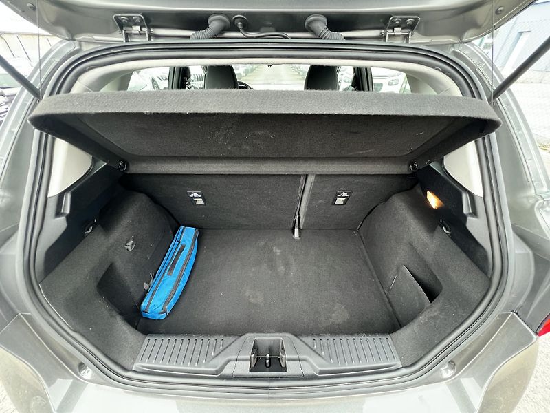 Ford Fiesta 1.0i KLIMA TEMPOMAT PŮVOD ČR - fotka 27 z 42