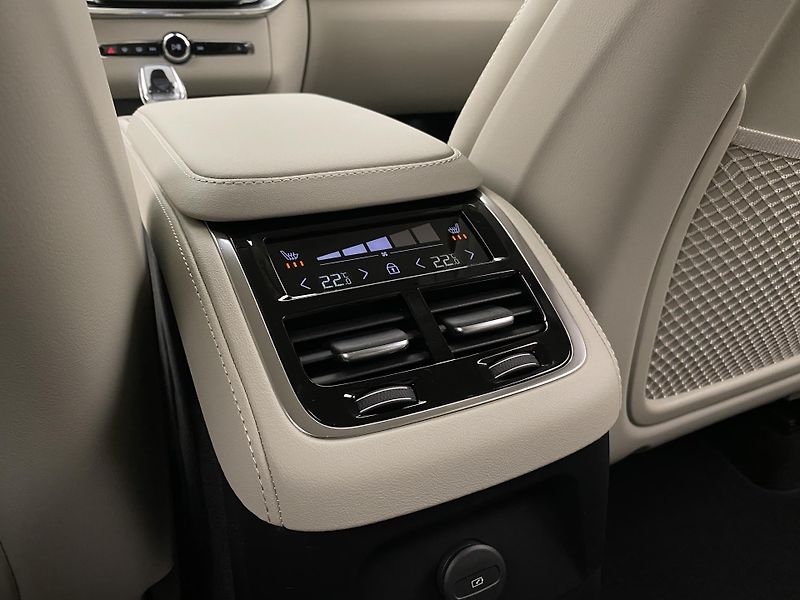 Volvo XC90 (2026) T8 AWD Plug-in BRIGHT PLUS 7m - fotka 69 z 70