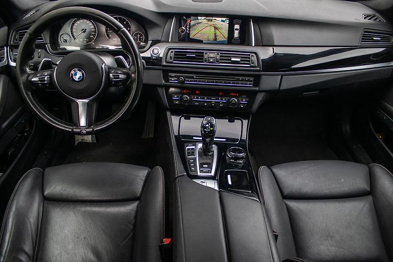 BMW Řada 5 M550d Xdrive - fotka 9 z 21