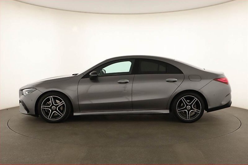 Mercedes-Benz CLA (2024) 200 d - fotka 3 z 21