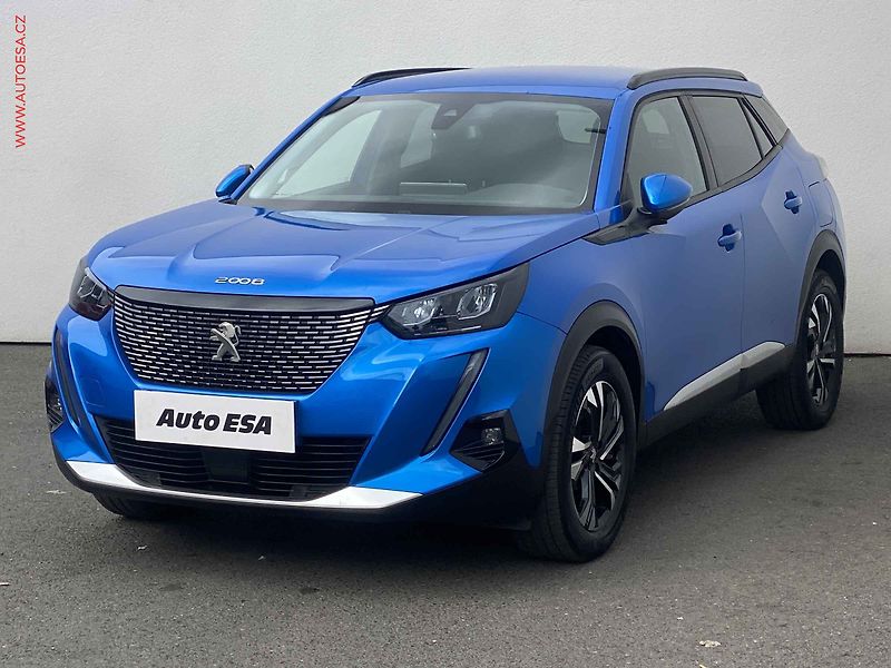 Peugeot 2008 (2021) 1.2 PT, 1.maj,ČR, Allure, AT - fotka 3 z 18