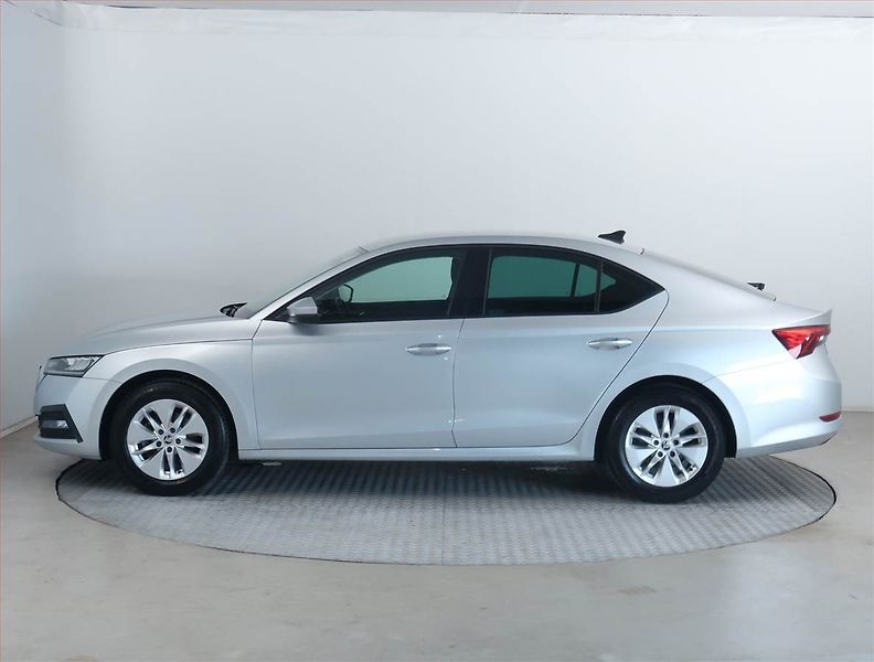 Škoda Octavia (2021) Ambition Plus 1.5 TSI - fotka 3 z 17
