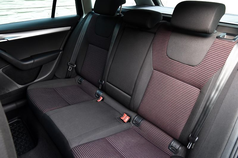 Škoda Octavia 2.0 TDi CR DSG STYLE,NAVI,TEMP - fotka 39 z 50