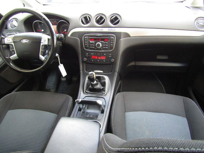 Ford Galaxy (2013) 1.6 TDCi  ZIMNÍ + LETNÍ PNEU - fotka 15 z 34
