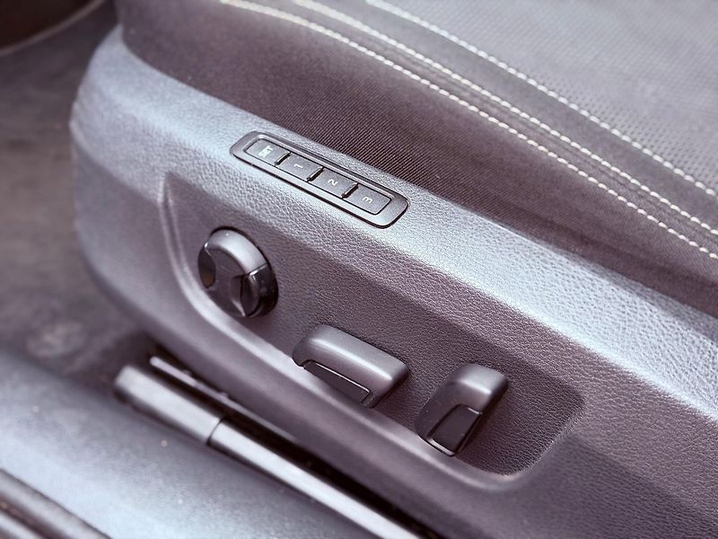 Škoda Superb 2.0 TDi DSG Style, Keyless - fotka 16 z 30