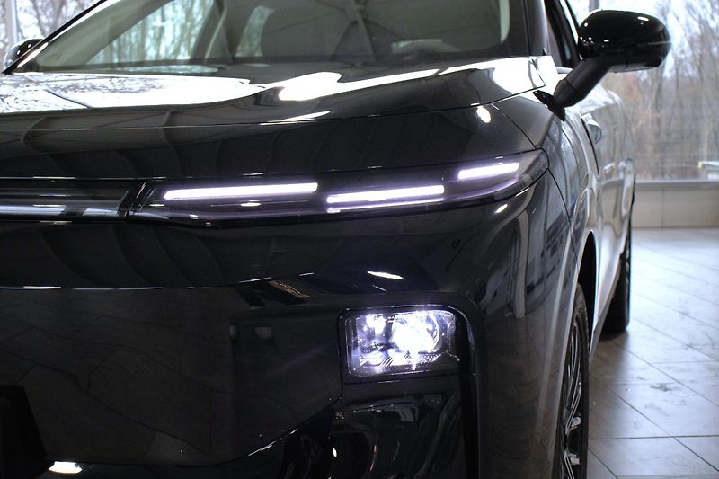 Leapmotor B10 (2026) DESIGN HYBRID EV, tmavý int. - fotka 17 z 17