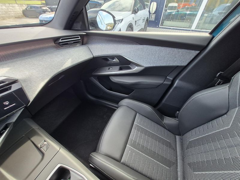 Peugeot 5008 (2026) GT Hybrid 145 e-DCS6 - fotka 21 z 23