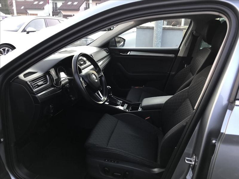 Škoda Superb 1,6 - fotka 10 z 16