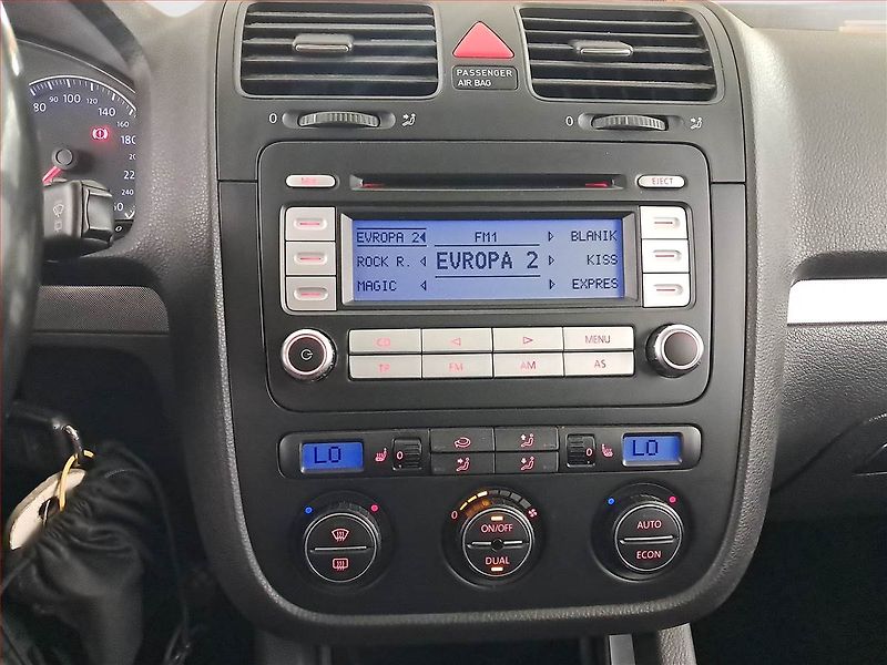 Volkswagen Golf (2006) 1.9 TDI , nová STK, zamluveno - fotka 11 z 15