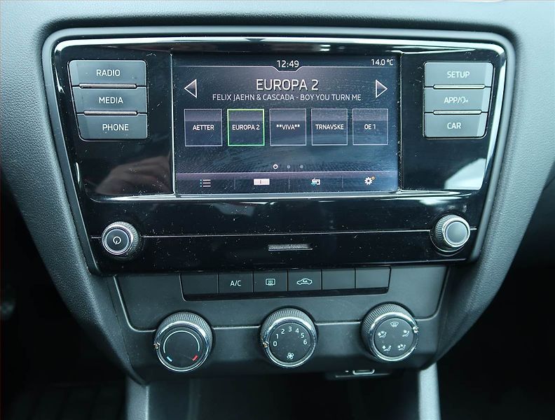 Škoda Octavia (2019) 1.6 TDI, Tempomat - fotka 12 z 14