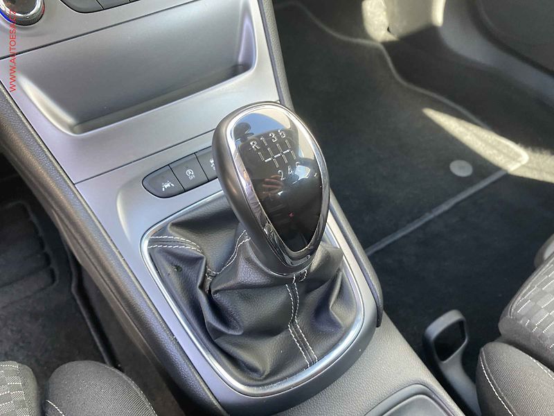 Opel Astra (2017) 1.4T, Edition, navi - fotka 16 z 18
