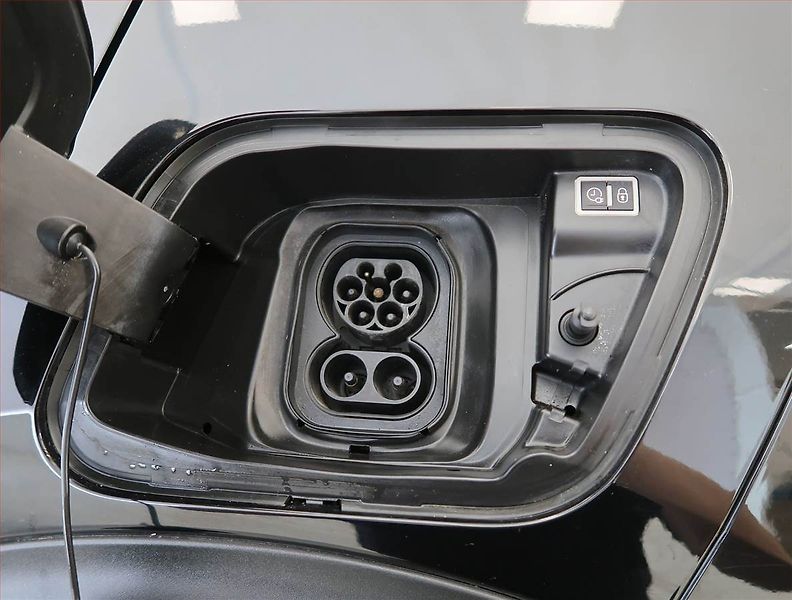 Peugeot 2008 (2022) Active 50 kWh, SoH 91% - fotka 24 z 25