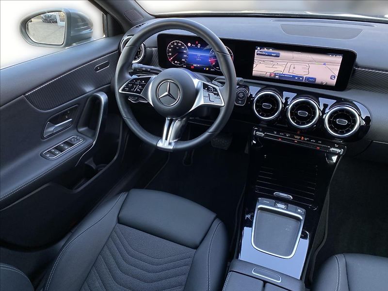 Mercedes-Benz Třídy A A 200 Progressive - fotka 13 z 26