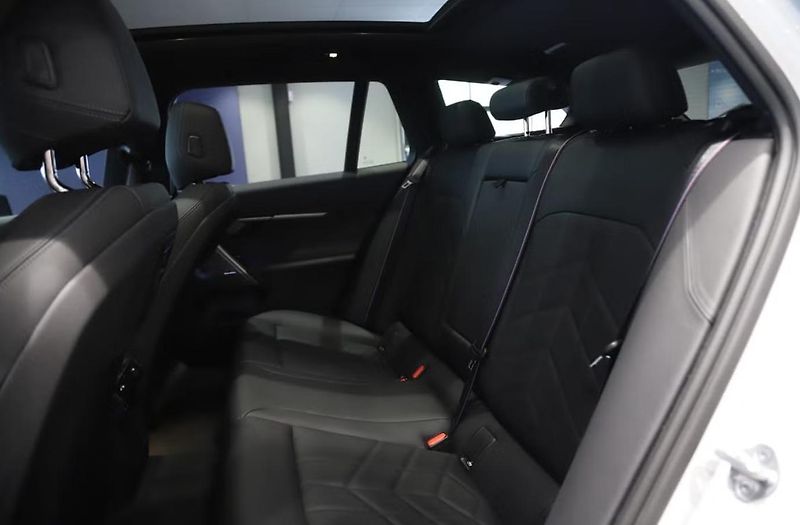 BMW i5 eDrive40 Touring M Kam Pano. - fotka 8 z 11