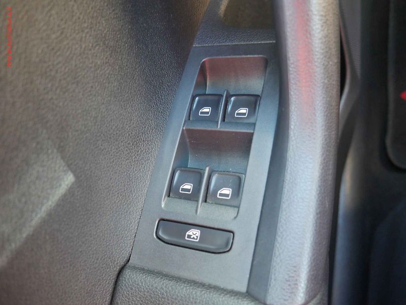 Škoda Octavia (2013) 1.6 TDi, 2.maj,ČR, Elegance - fotka 12 z 16