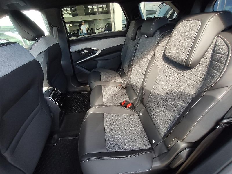 Peugeot 5008 (2026) ALLURE Hybrid 145 AUT6 5 míst - fotka 5 z 31