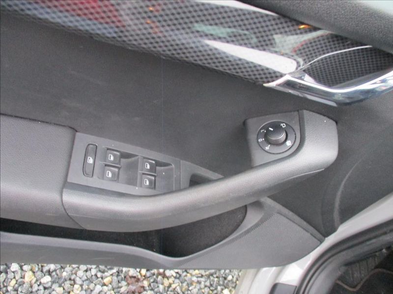 Škoda Octavia 2,0 TDI RS, DSG,serviska,navi, - fotka 26 z 42