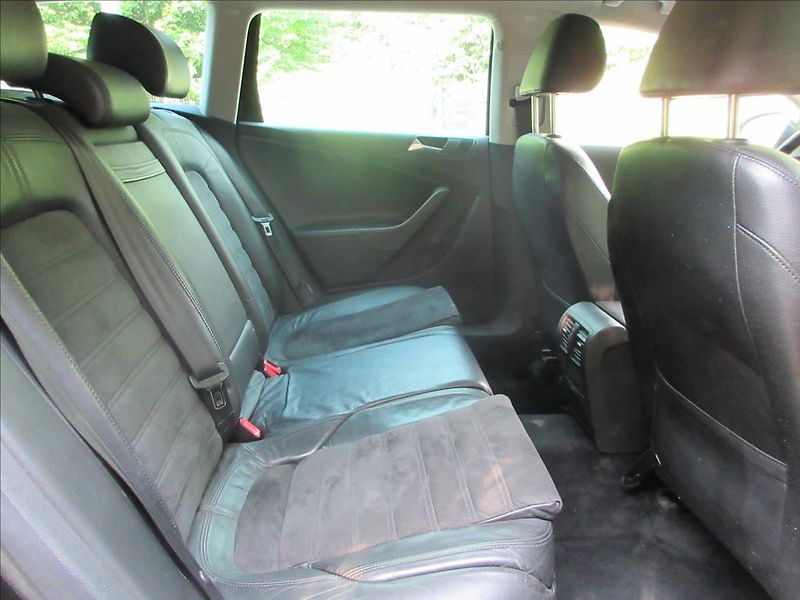 Volkswagen Passat 2,0 FSi 110Kw, 4x4, Kůže, xeno - fotka 16 z 24