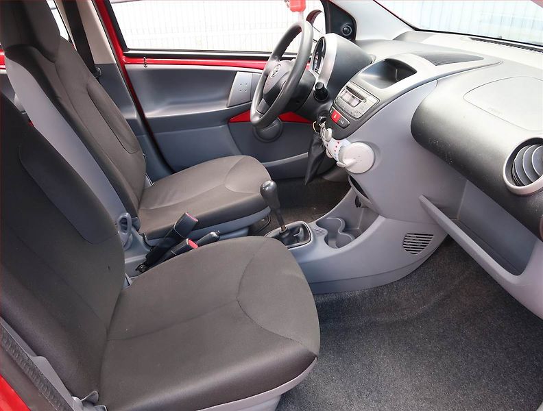 Toyota Aygo (2011) 1.0 VVT-i, nová STK - fotka 9 z 15