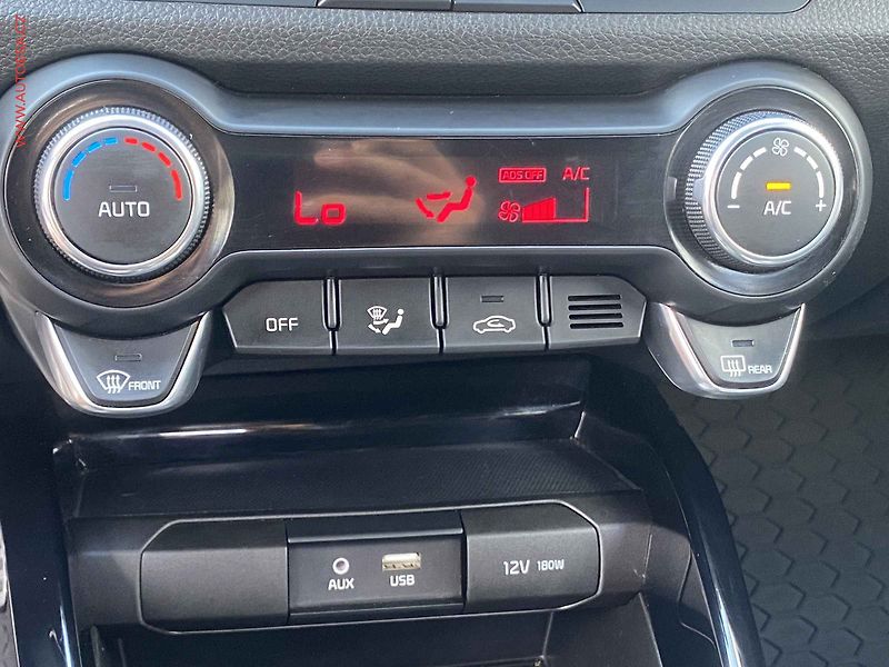 Kia Stonic (2020) 1.0 T-GDi, ČR, AT, TZ, navi - fotka 17 z 21