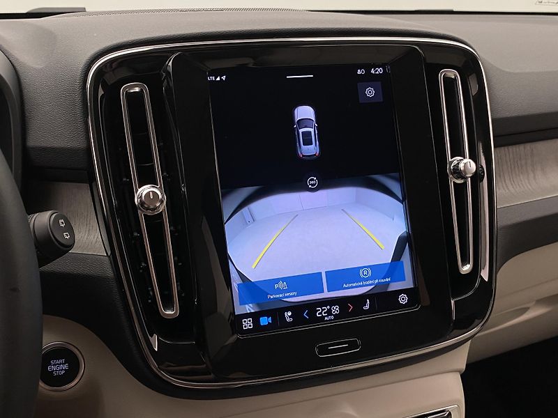 Volvo XC40 B4 AWD BRIGHT PLUS REZERVACE - fotka 46 z 48