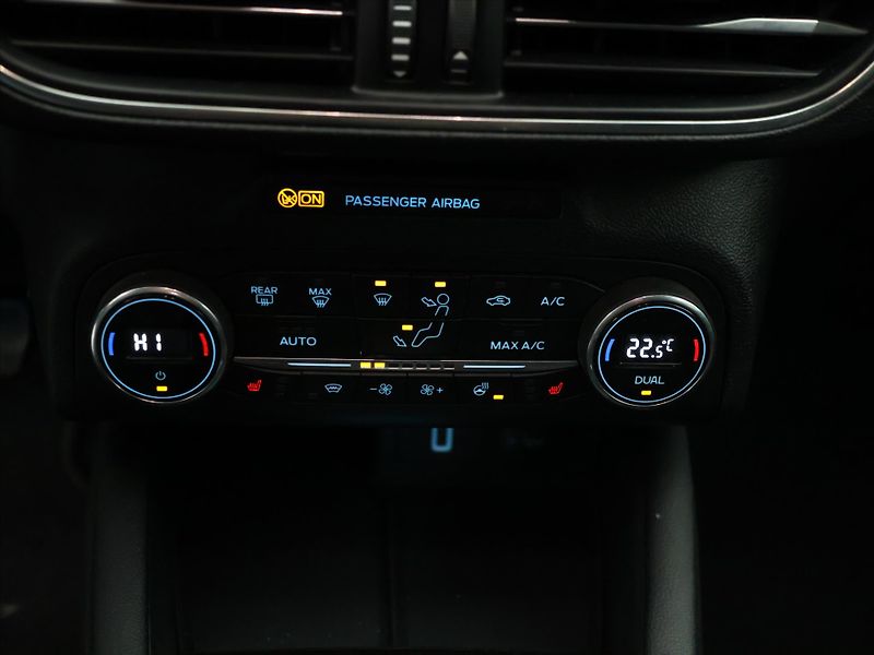 Ford Focus 2,0 TDCI 110kW Titanium LED - fotka 23 z 33