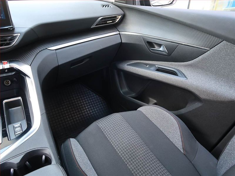 Peugeot 3008 (2022) 1.2 PureTech - fotka 8 z 18