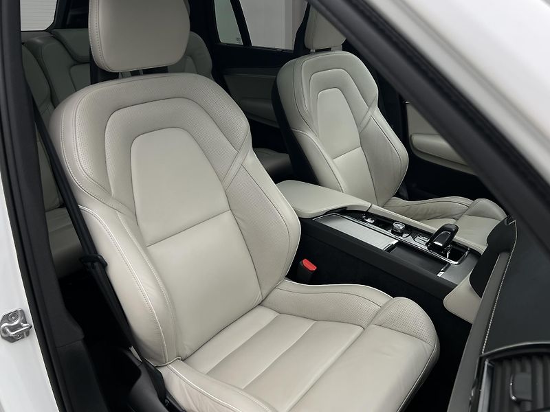 Volvo XC90 B5 AWD R-DESIGN 7 MÍST AUT - fotka 20 z 48