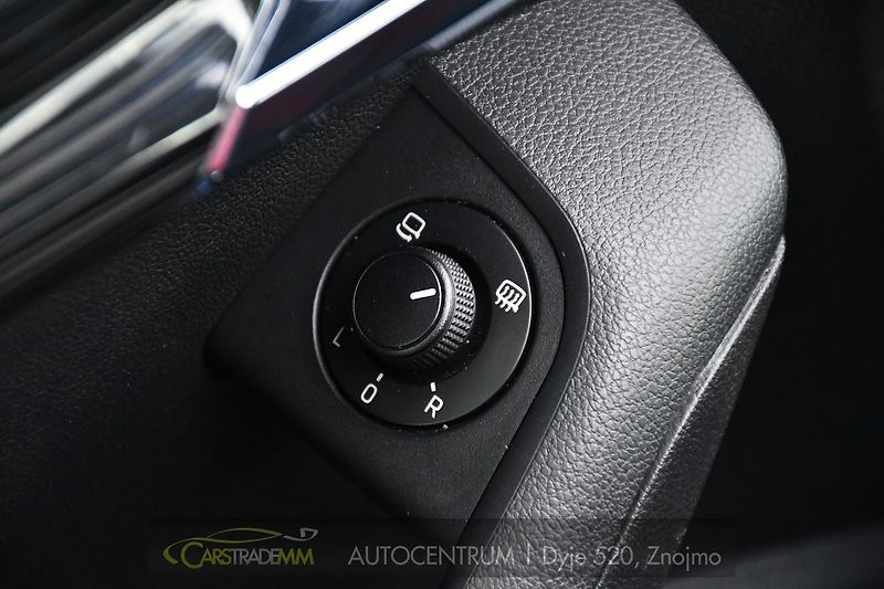 Škoda Octavia 1,6 TDI DSG STYLE & DYNAMIC - fotka 24 z 53