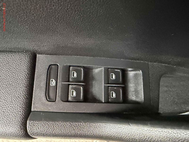 Škoda Octavia (2014) 1.6TDi 4x4, AC, výhřev sed - fotka 11 z 17