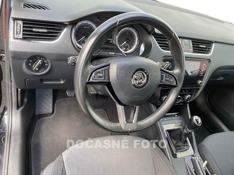 Škoda Octavia (2017) 1.6 TDi, 2.maj,ČR, Style, LED - fotka 12 z 16