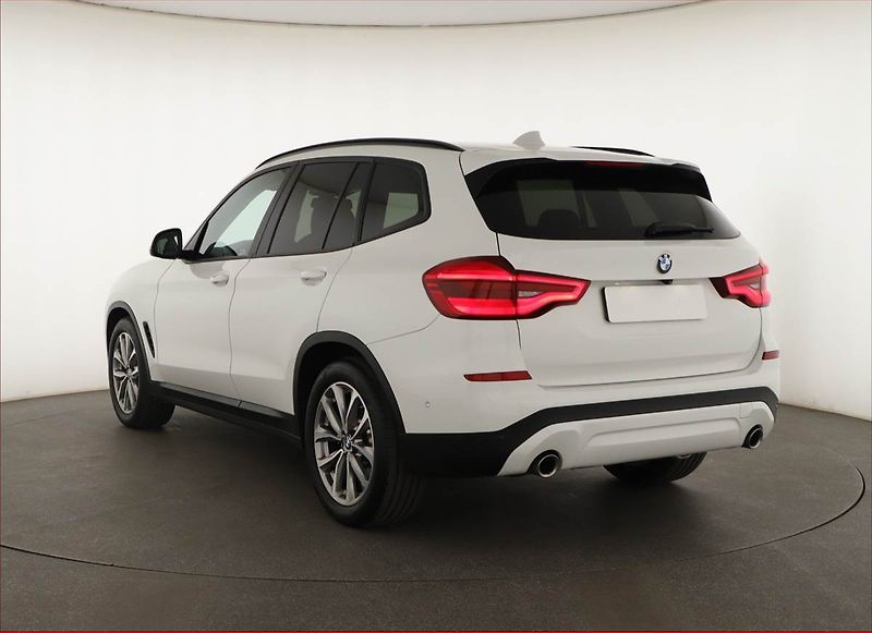 BMW X3 (2019) xLine xDrive20i - fotka 4 z 21