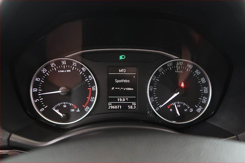 Škoda Octavia (2011) Laurin&Klement 2.0 TDI, Xenony - fotka 11 z 16